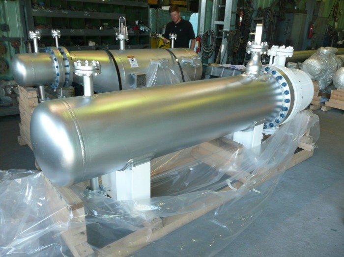 Shellside Condenser with Double Tubesheet and Leak Detection Gap
